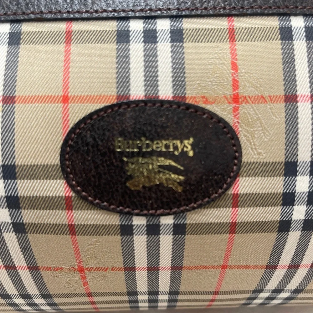 Burberry elegant handbag
